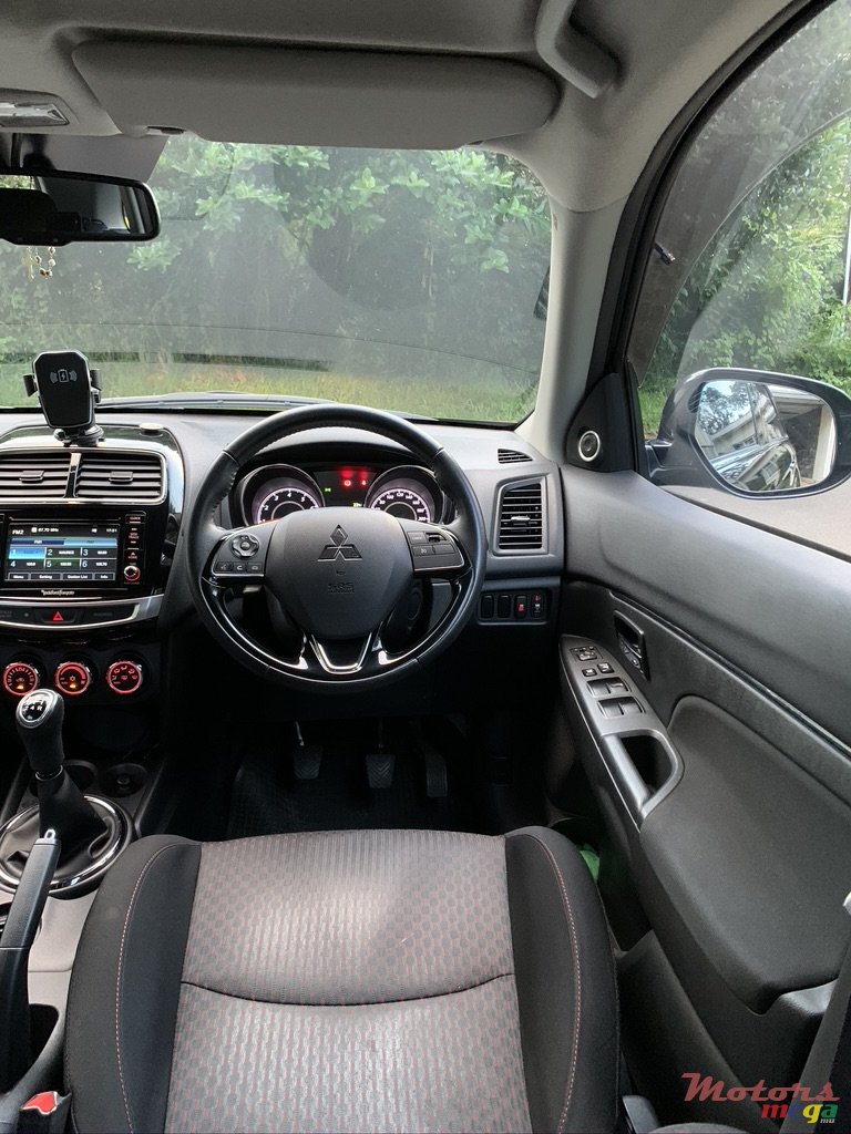 2018' Mitsubishi ASX photo #2