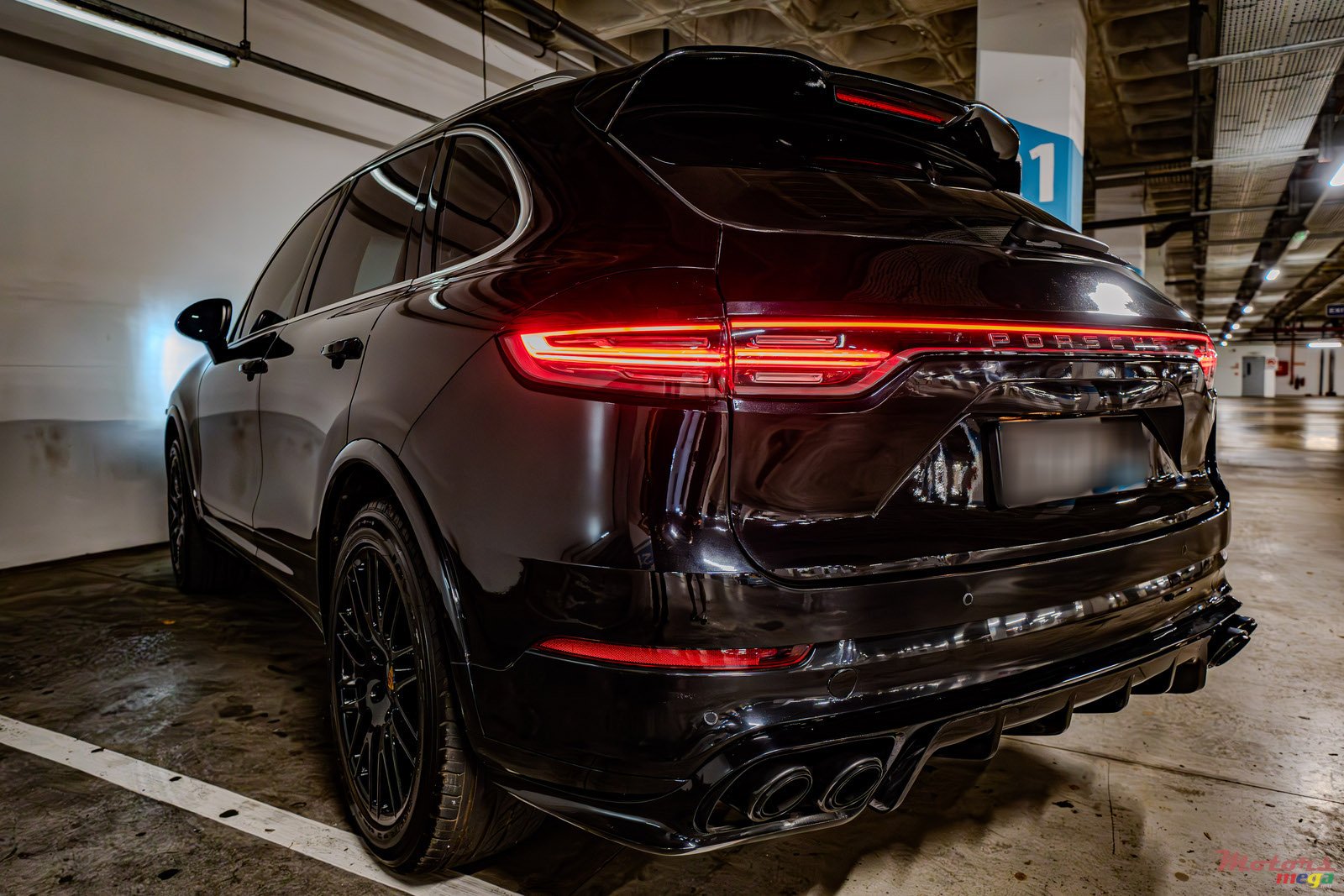 2022' Porsche Cayenne photo #5