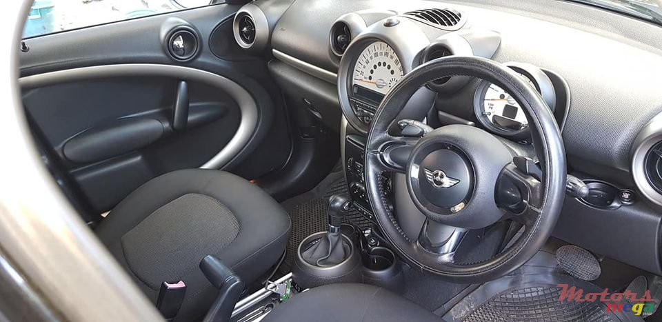 2011' MINI Cooper Clubman photo #3