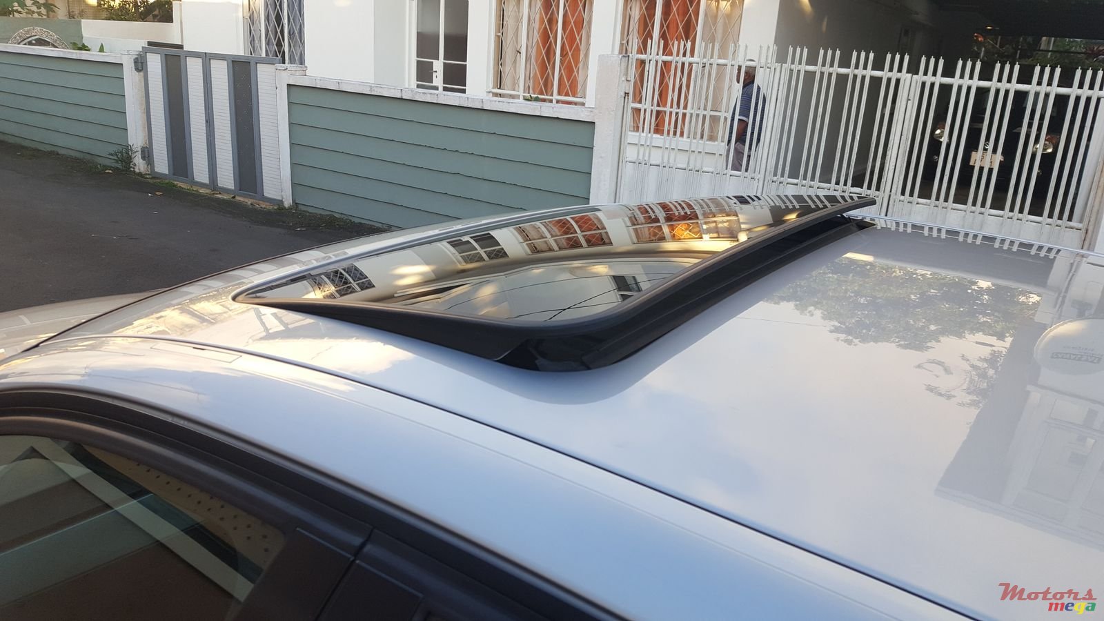 2008' BMW 320i photo #5