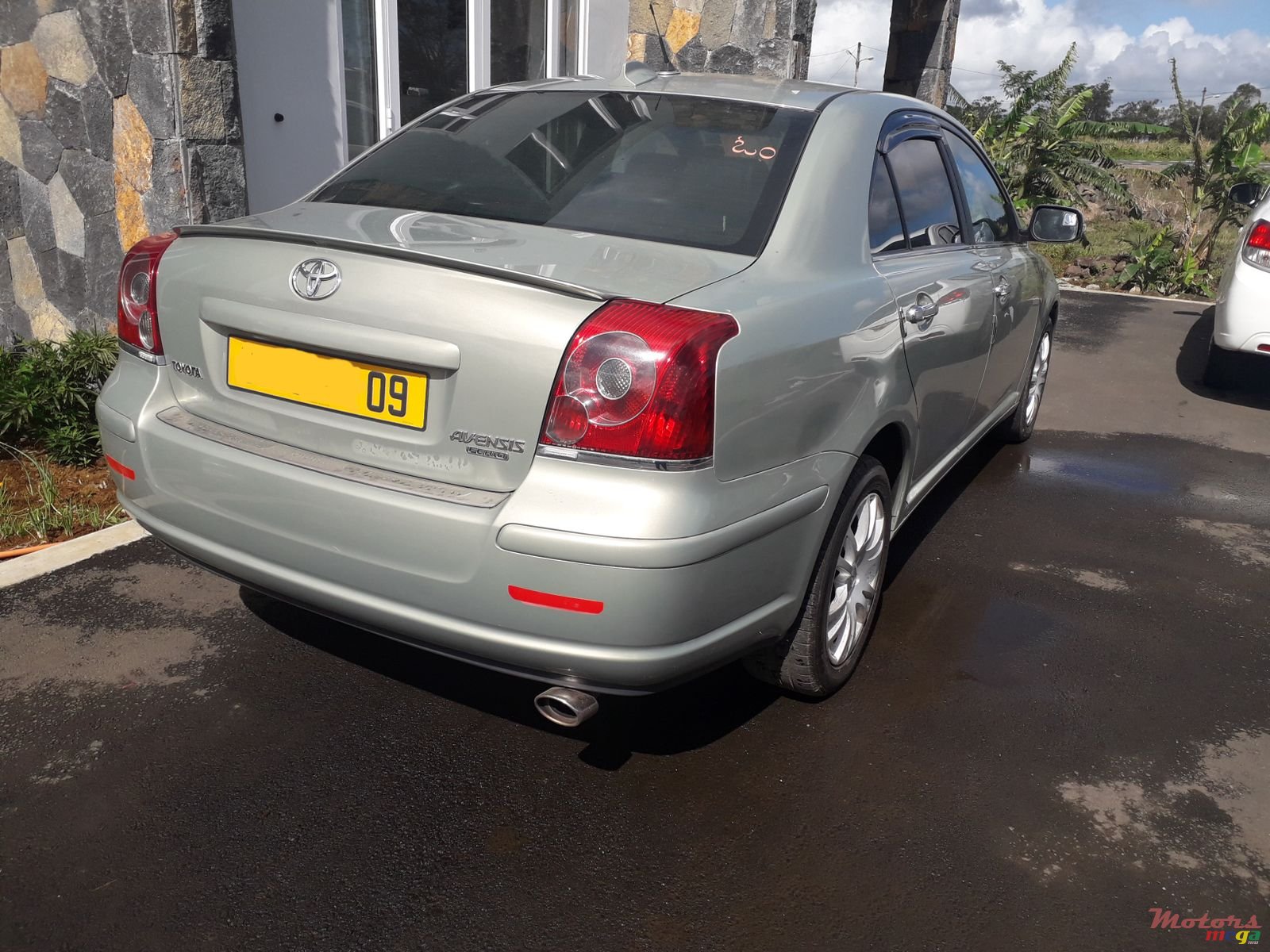 2009' Toyota Avensis Manual photo #1