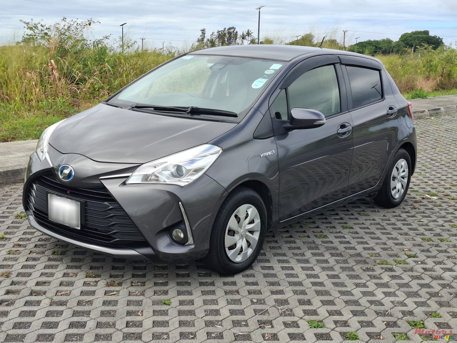 2017' Toyota Vitz photo #4