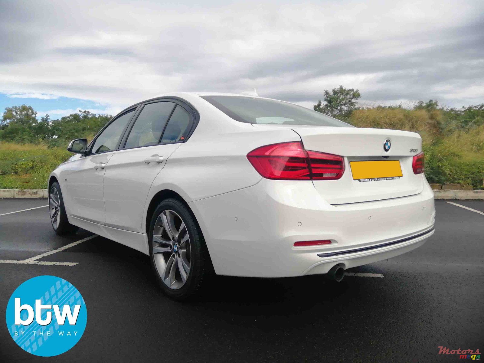 2016' BMW 318 photo #3