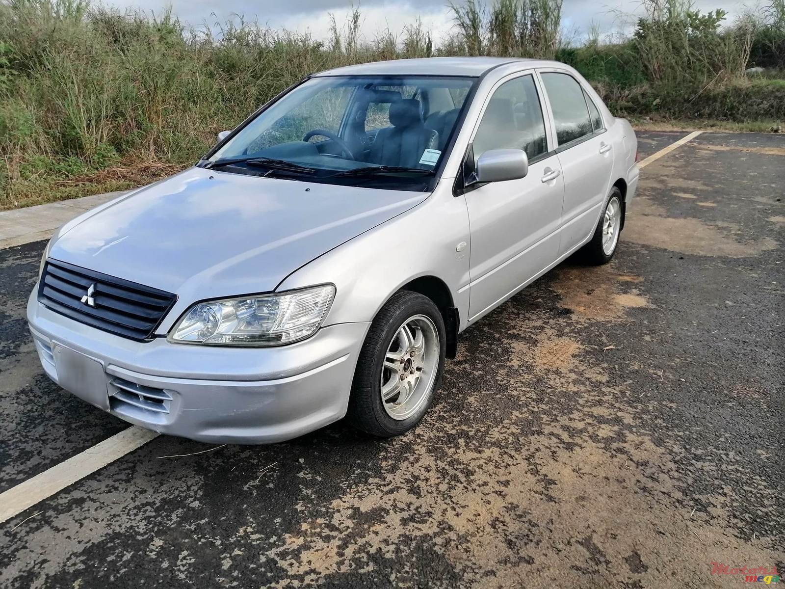 2002' Mitsubishi Lancer CEDIA photo #1