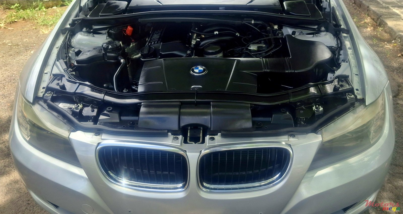 2011' BMW 3 Series photo #6