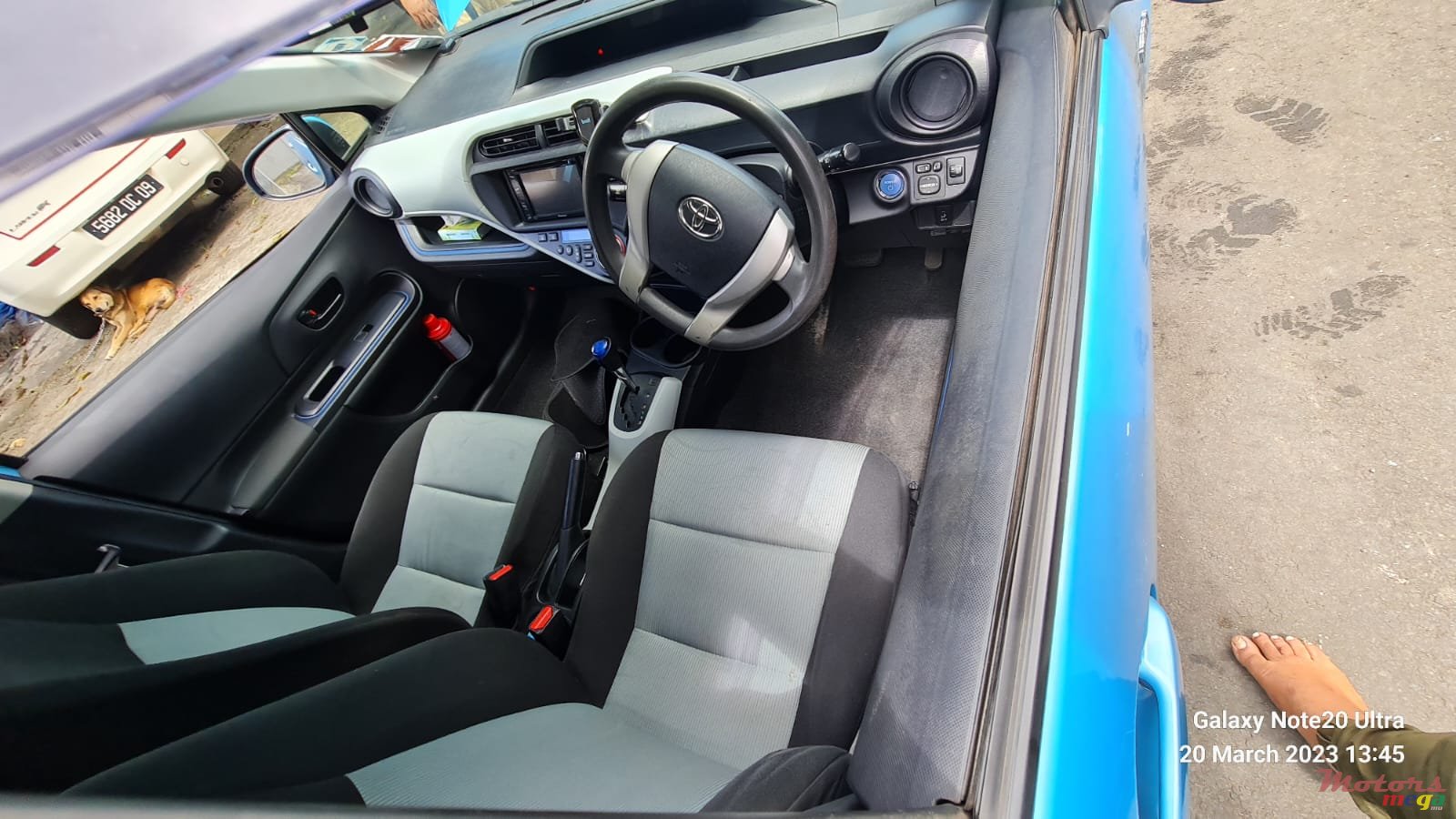 2013' Toyota Aqua photo #2