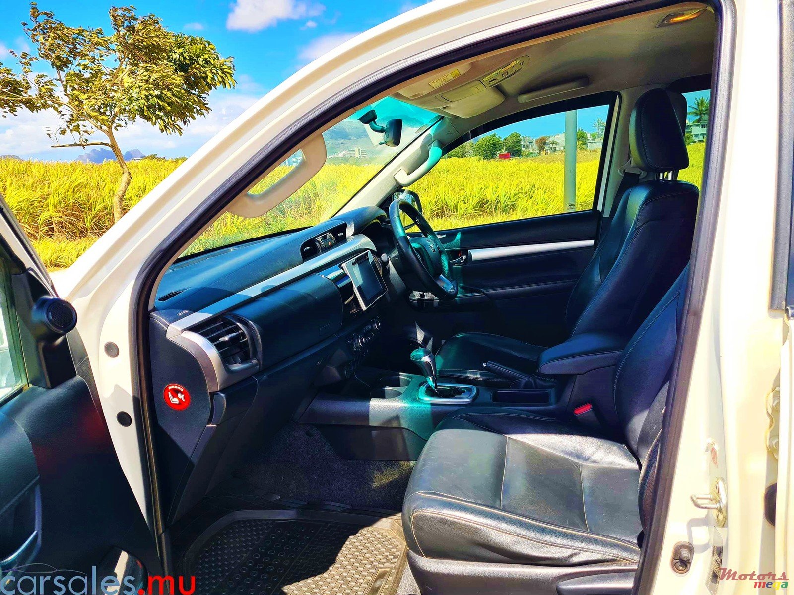 2016' Toyota Hilux Revo 3.0 photo #3