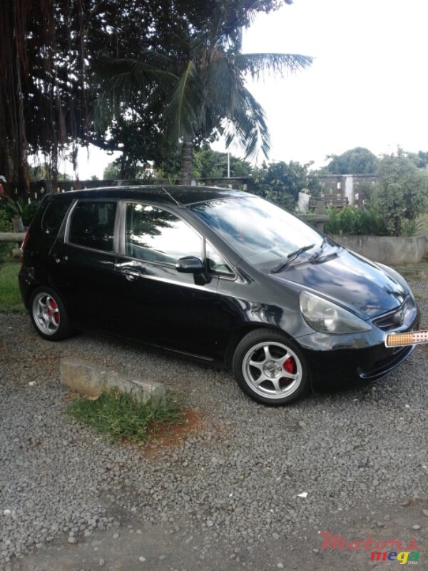 2004' Honda Fit photo #1