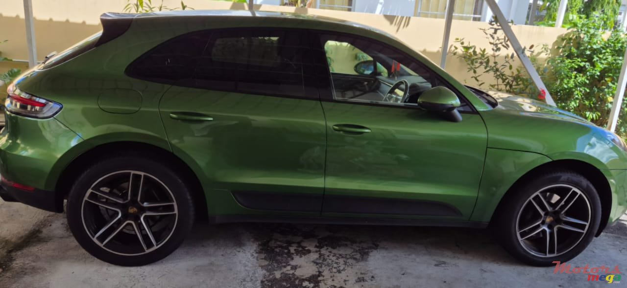 2020' Porsche Macan photo #2