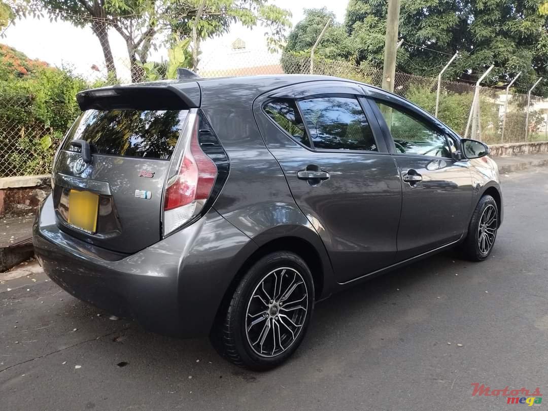 2016' Toyota Aqua photo #3