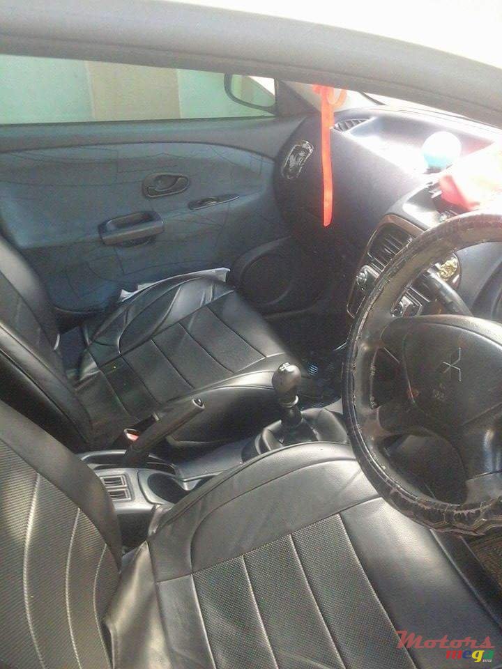 2000' Mitsubishi Carisma photo #3