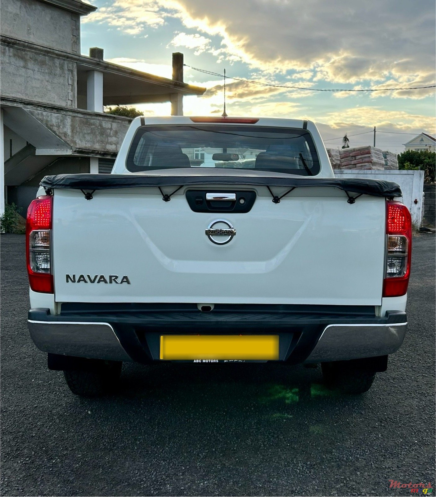 2021' Nissan Navara 2x4 photo #4