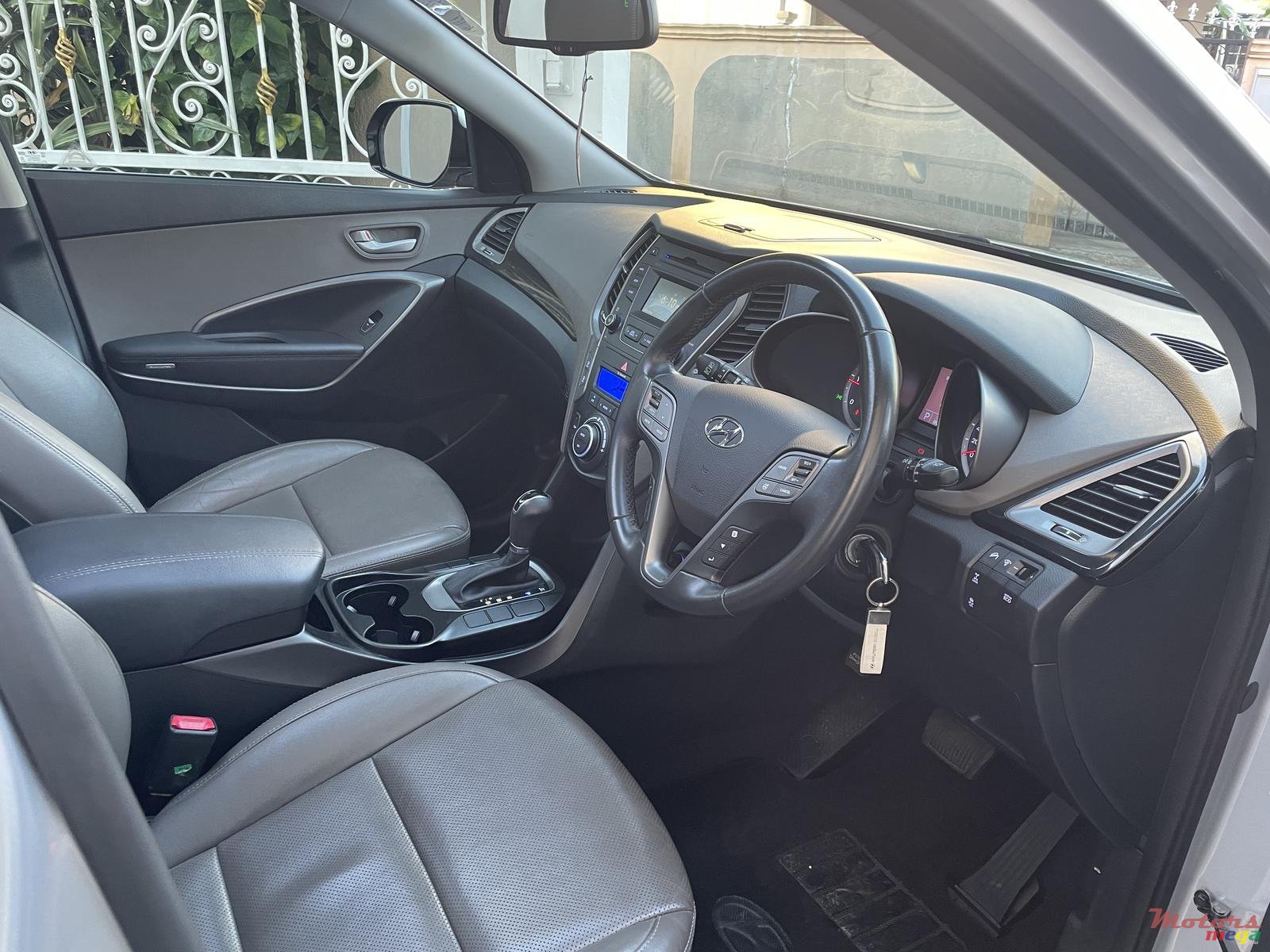 2015' Hyundai Santa Fe photo #7