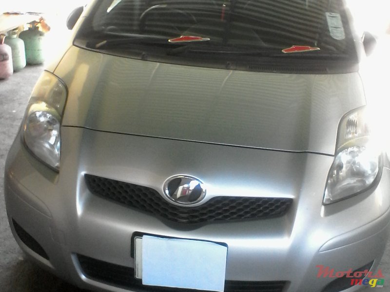 2008' Toyota Vitz photo #1