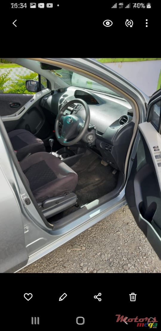 2008' Toyota Vitz photo #7