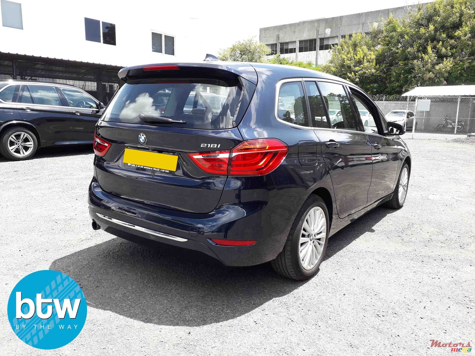 2015' BMW 2 Series 218i Gran Tourer photo #4