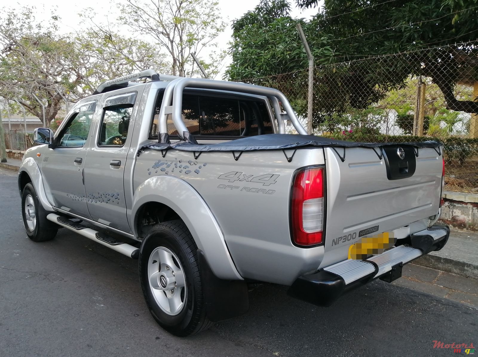 2010' Nissan Hardbody photo #2