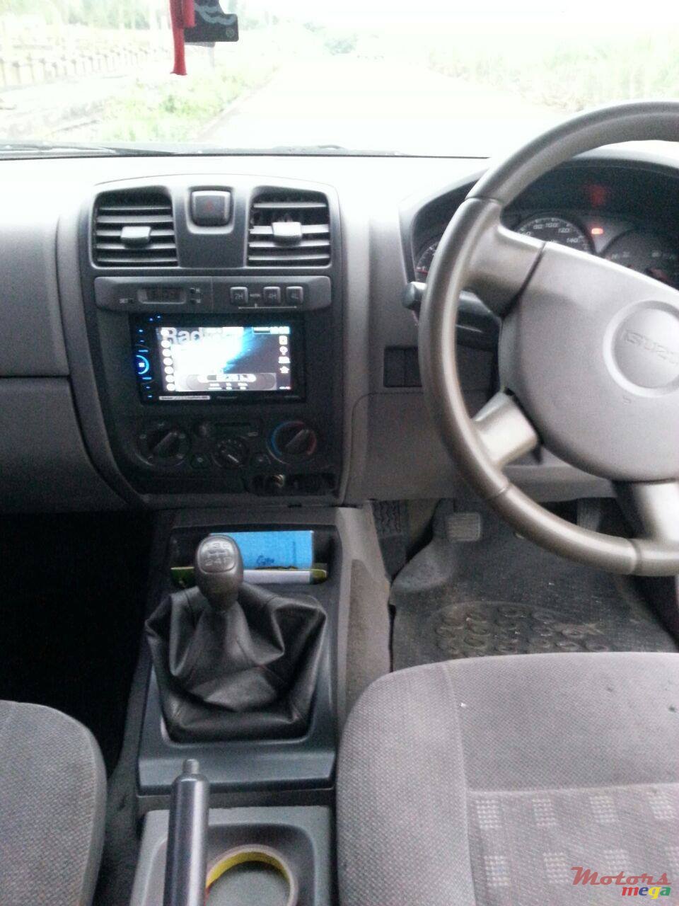 2004' Isuzu photo #3