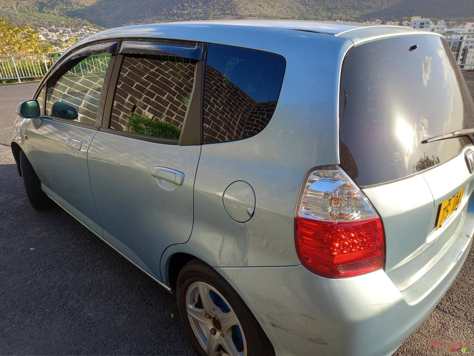 2004' Honda Fit photo #1