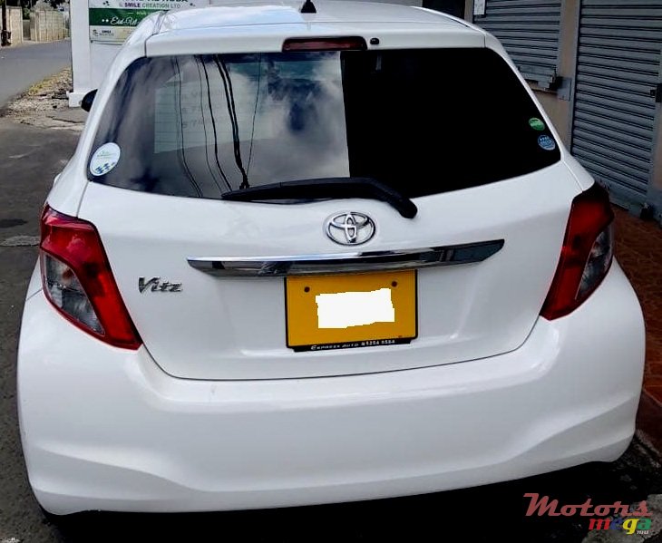2012' Toyota Vitz photo #3