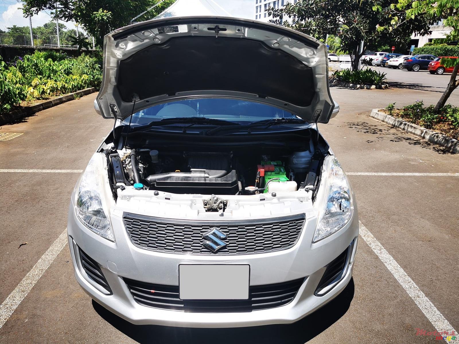 2015' Suzuki Swift photo #7