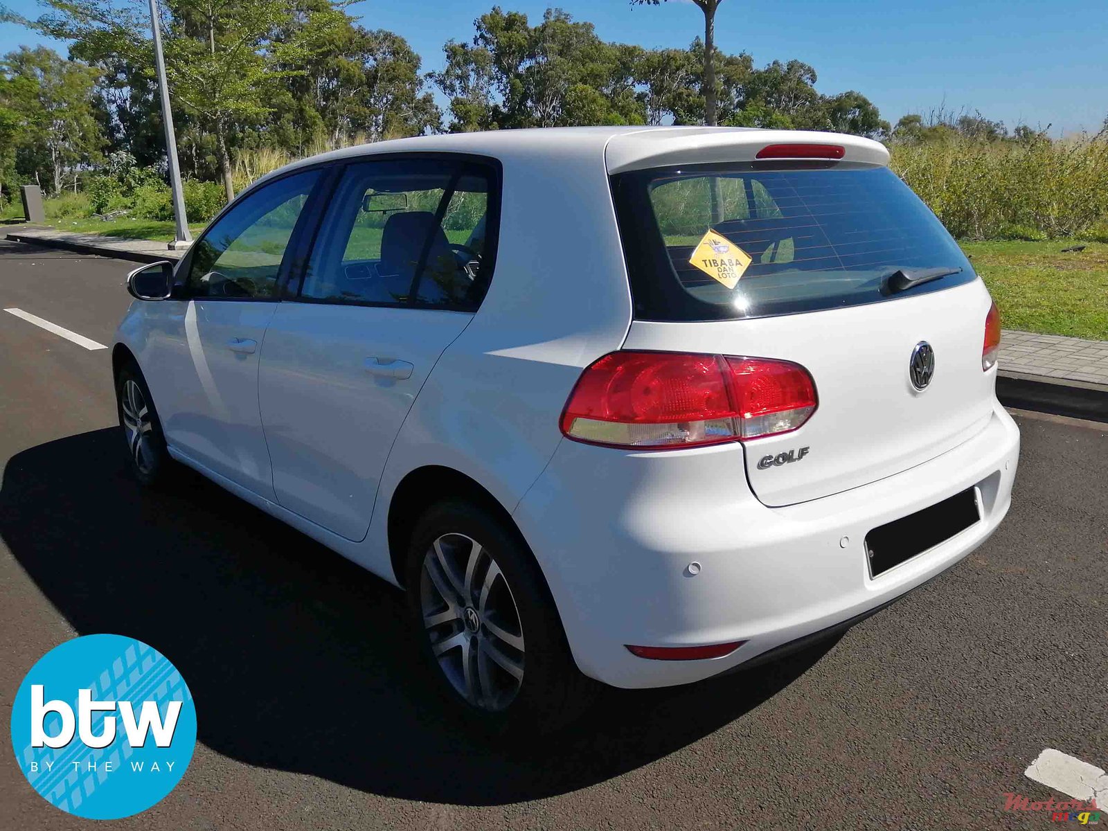 2009' Volkswagen Golf photo #2