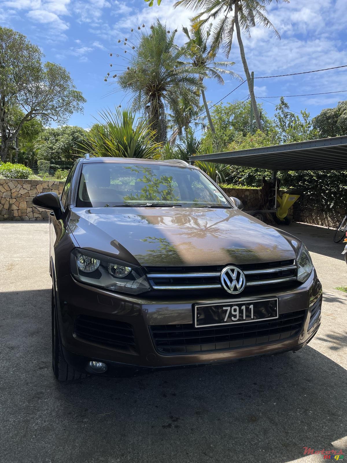 2014' Volkswagen Touareg photo #5