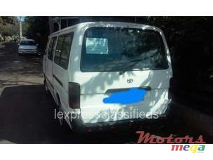 1999' Toyota HiAce photo #2