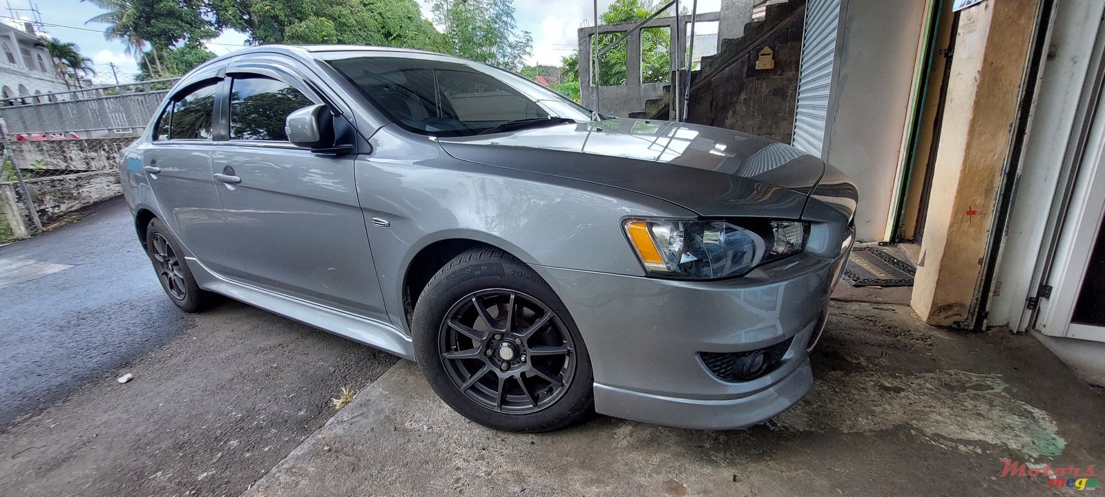 2016' Mitsubishi Lancer Ex photo #1