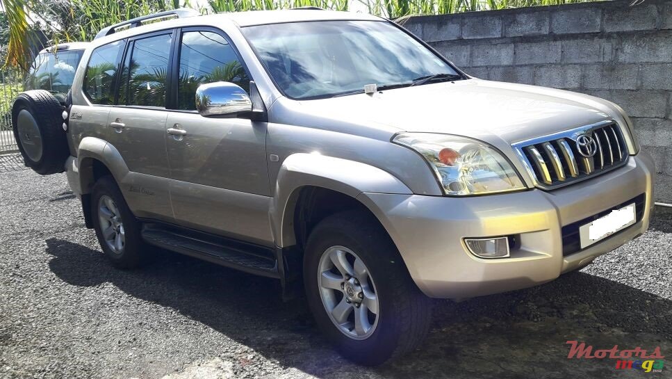 2006' Toyota Land Cruiser Prado photo #1