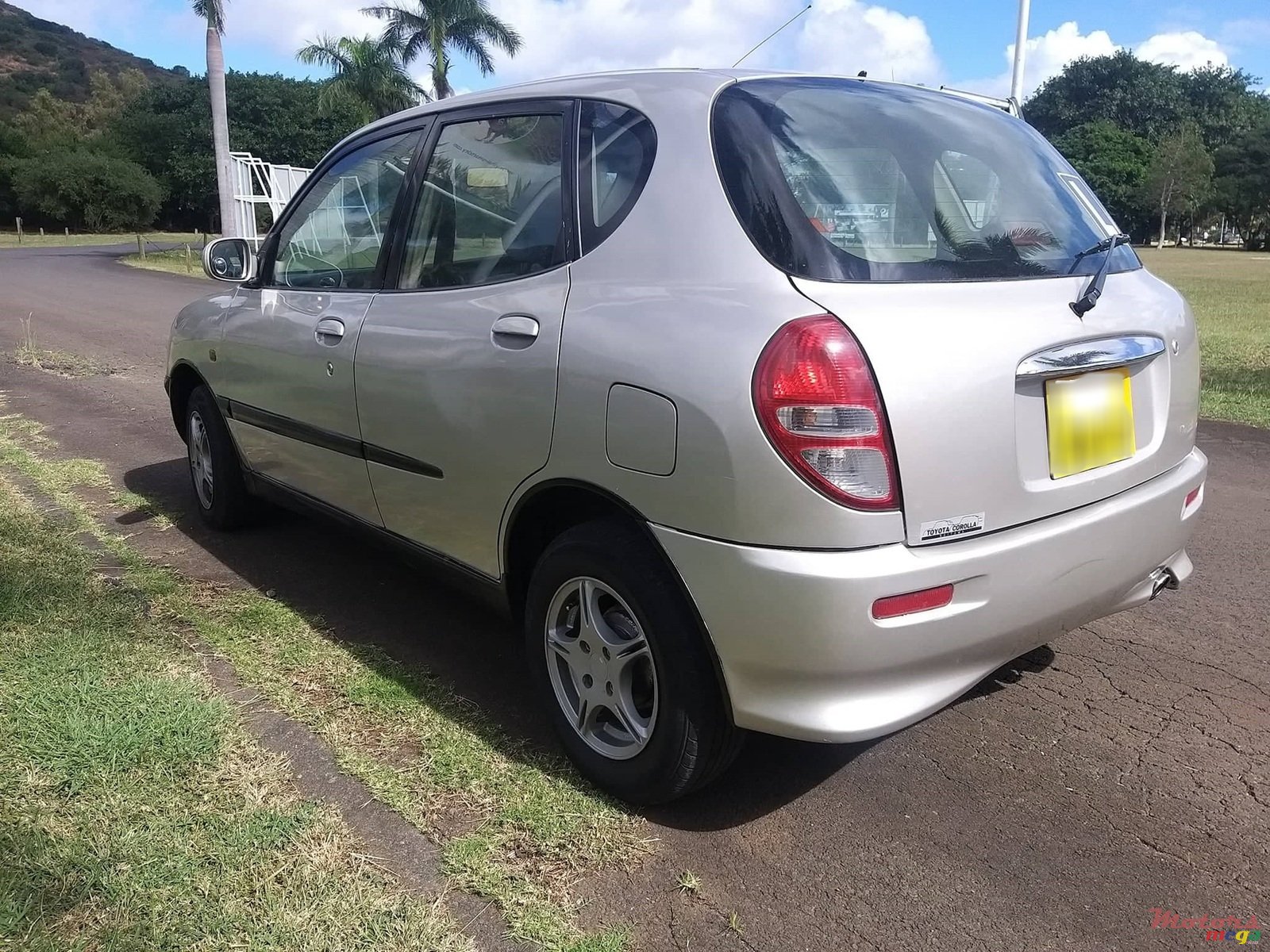 2001' Toyota Duet photo #3