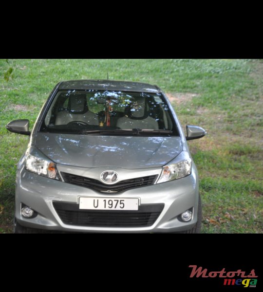 2011' Toyota Vitz photo #1