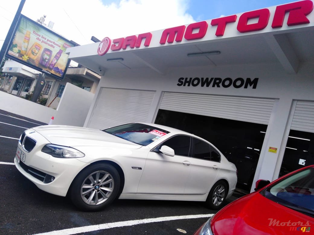 2012' BMW 520 photo #2