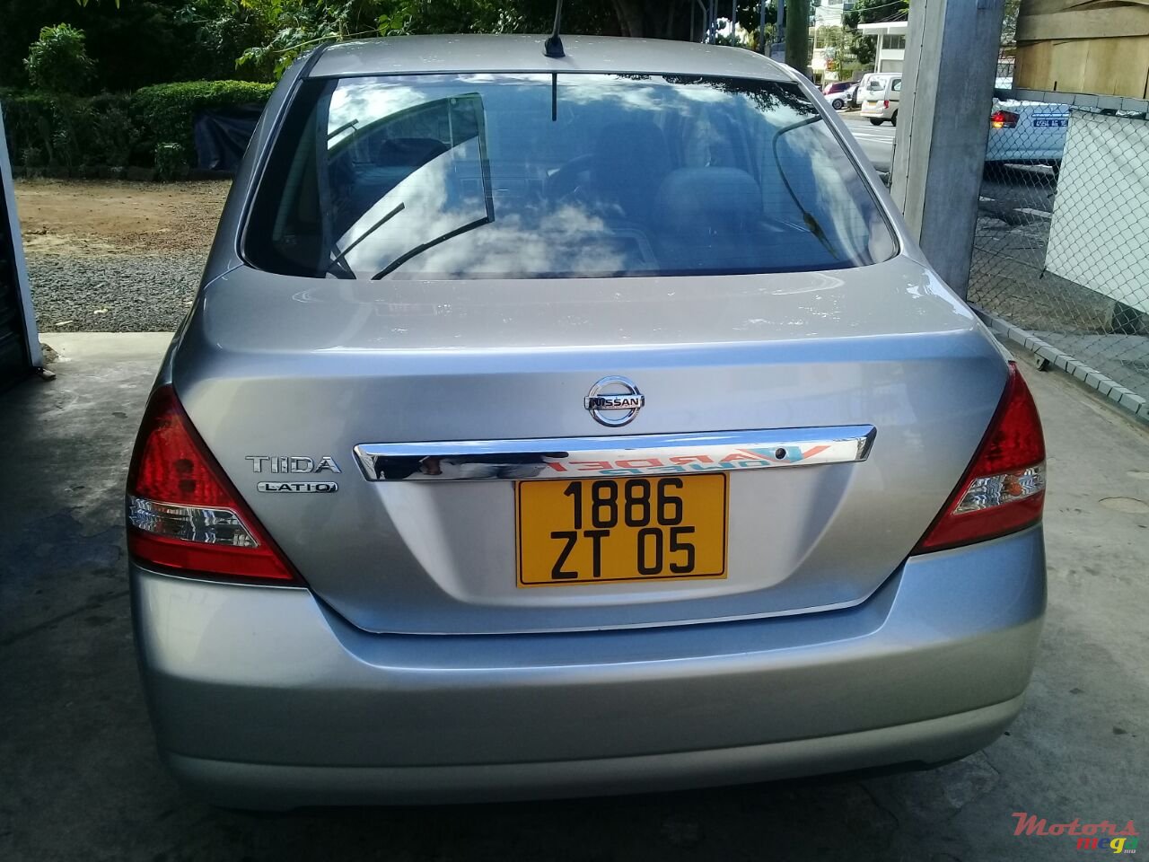 2005' Nissan Tiida photo #2