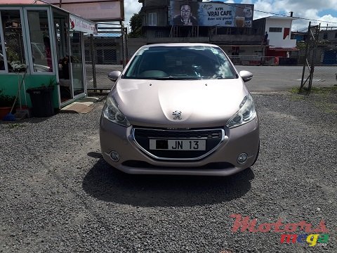 2013' Peugeot 208 photo #3