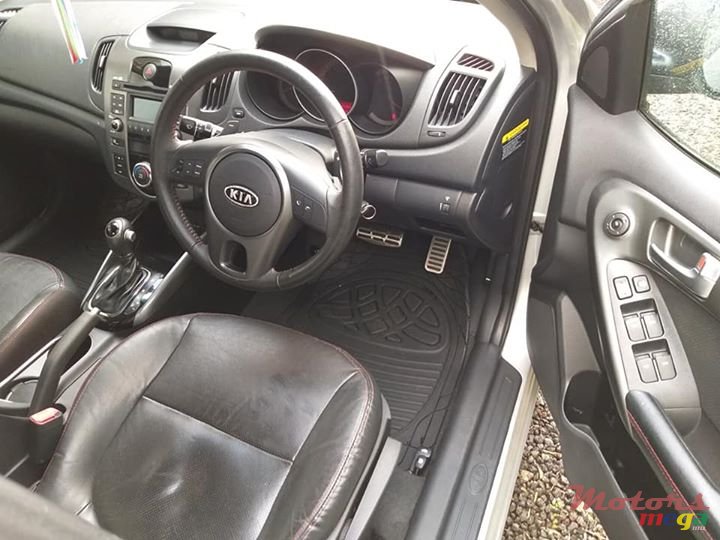 2012' Kia Cerato AUTOMATIC photo #3