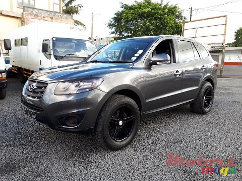 2010' Hyundai Santa Fe photo #1