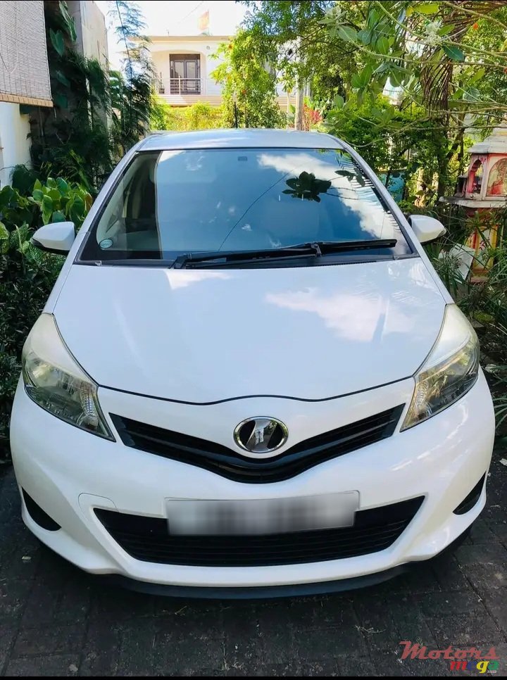 2012' Toyota Vitz photo #1