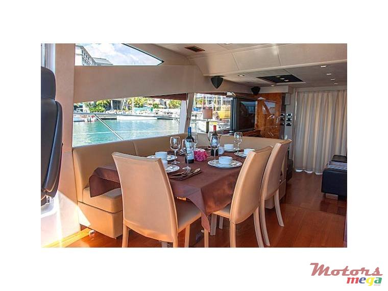 2012' Sunseeker photo #5