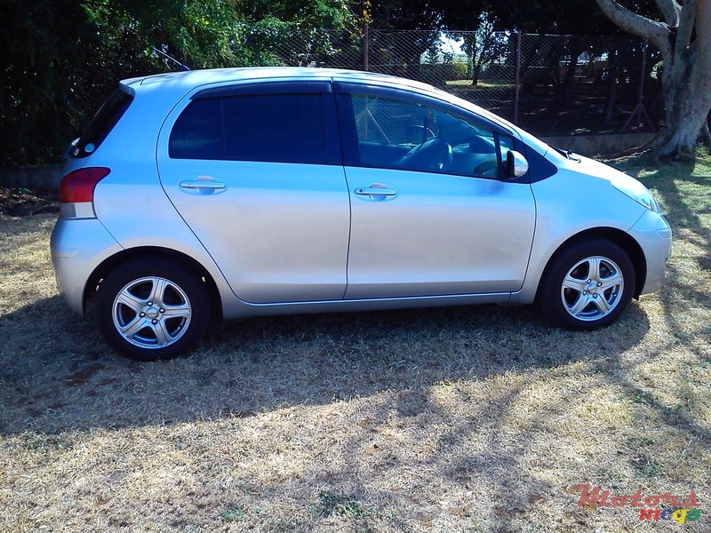 2011' Toyota Vitz photo #1