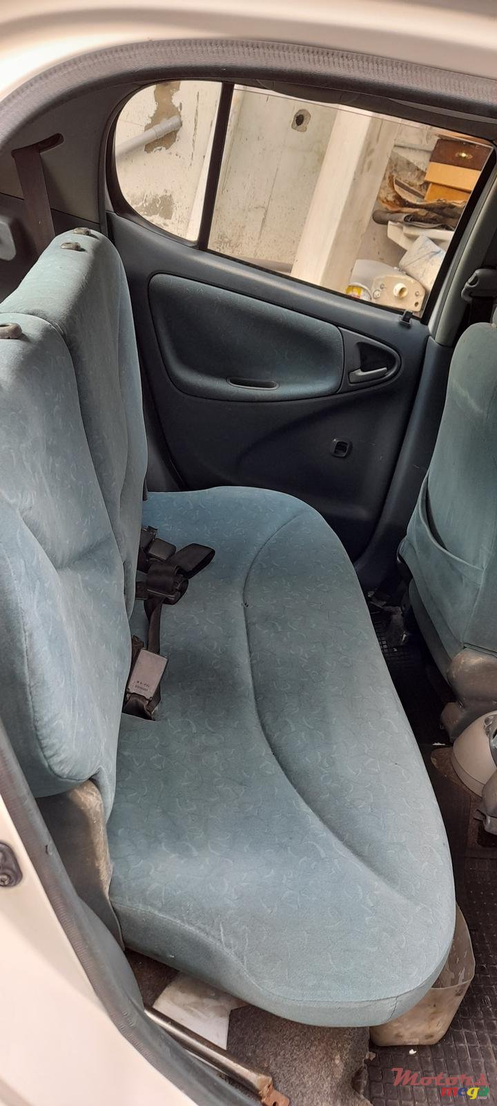 2000' Toyota Vitz photo #4