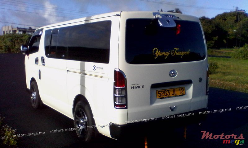 2012' Toyota HiAce COMMUTER photo #3