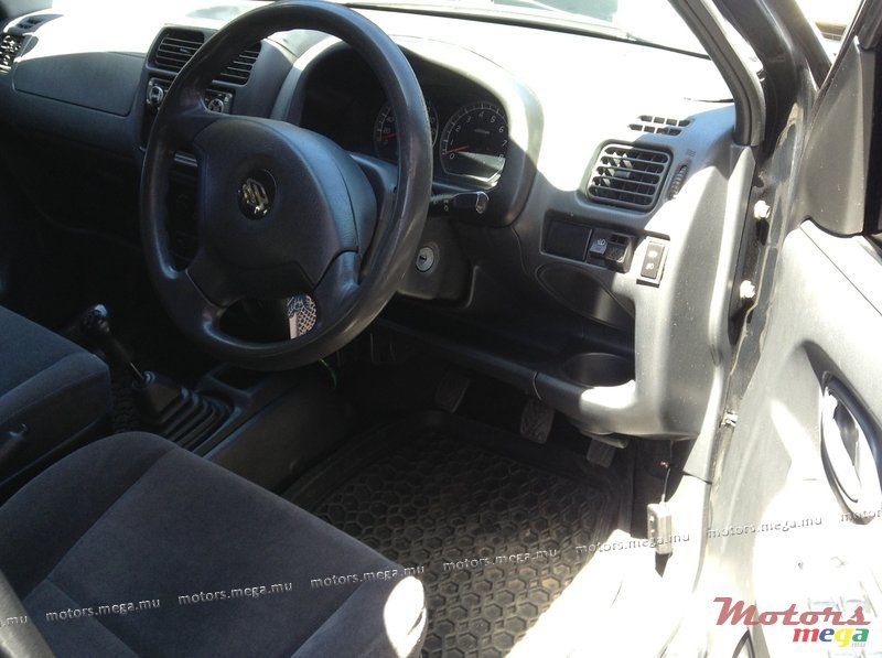 2006' Suzuki Swift photo #4