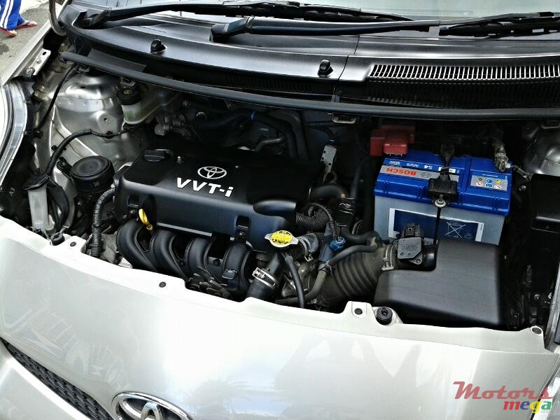 2010' Toyota Yaris photo #6