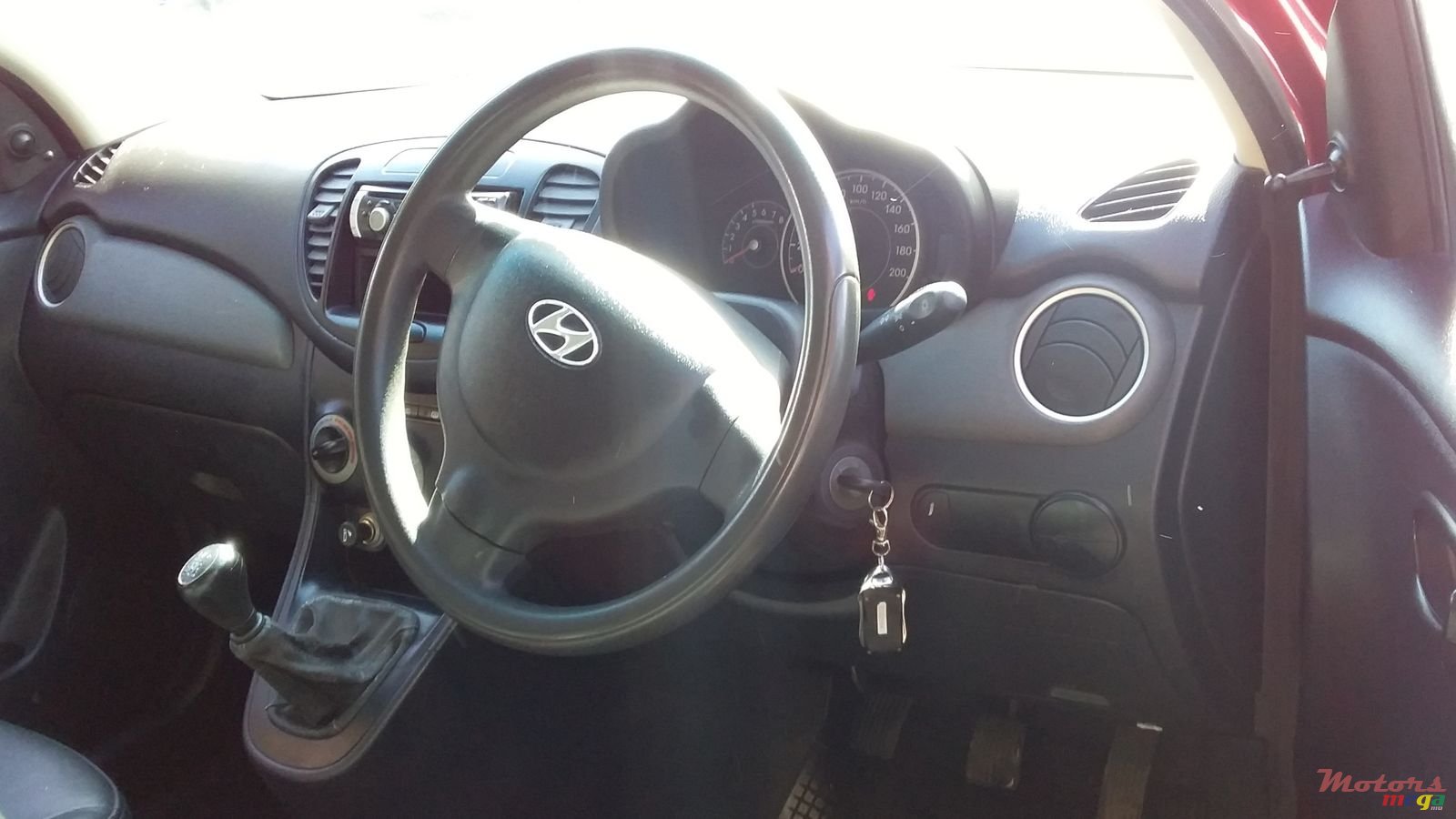 2012' Hyundai i10 photo #3