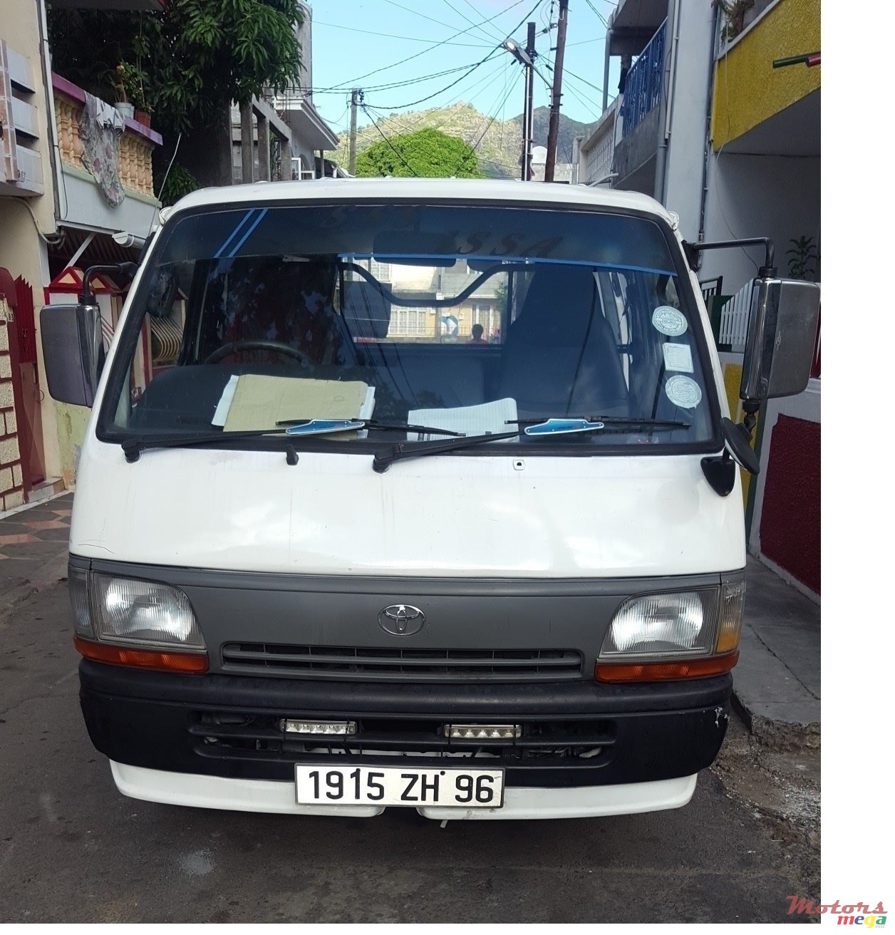 1996' Toyota HiAce photo #1