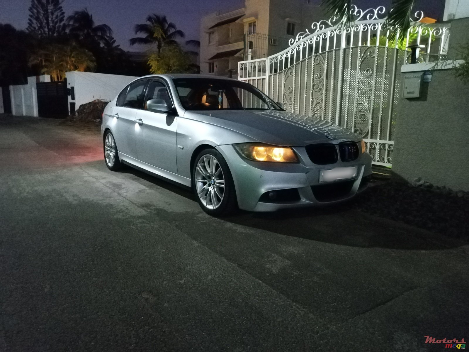 2009' BMW 318 photo #4