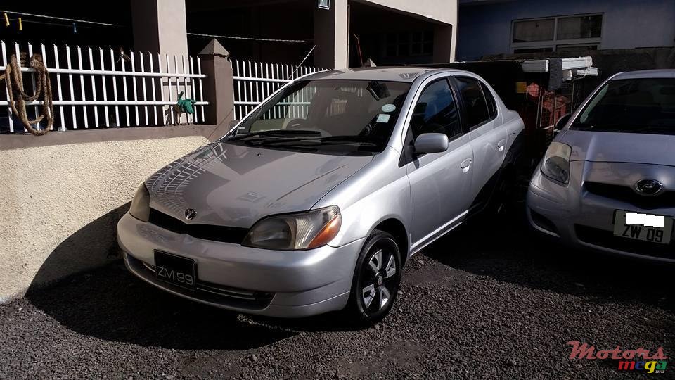 1999' Toyota Platz photo #2