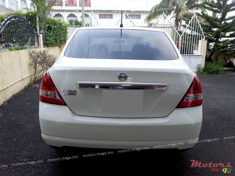 2006' Nissan latio photo #1