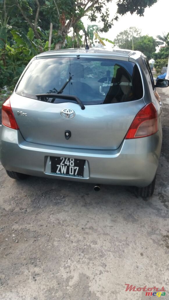 2007' Toyota Vitz photo #1
